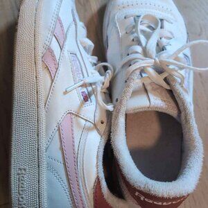 Reebok classic sneakers, ladies size 9
